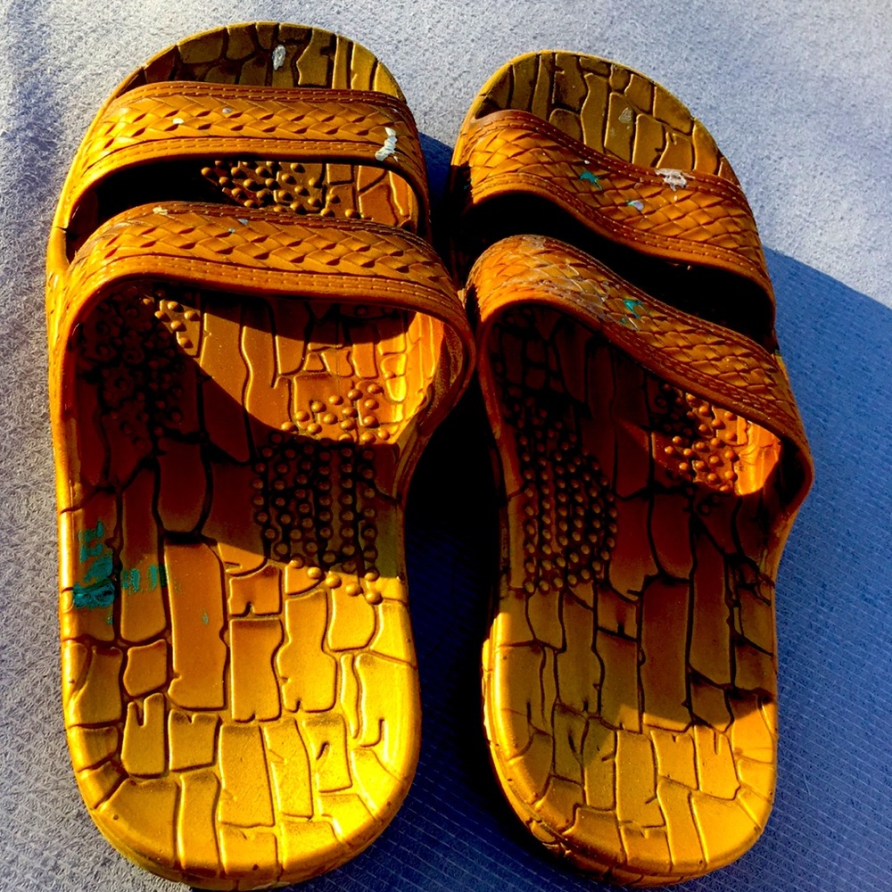 Hawaiian Sandals * Originally bought in Maui* Girls sandals size 3